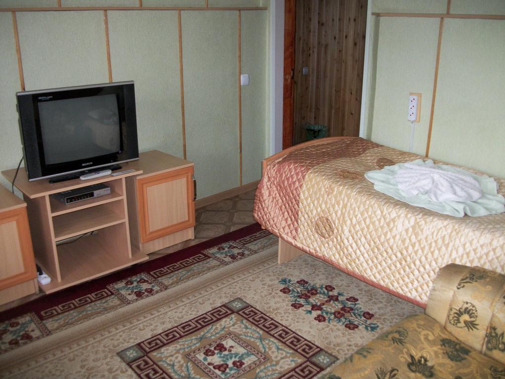 Enirest Hotel Karakol Exterior foto